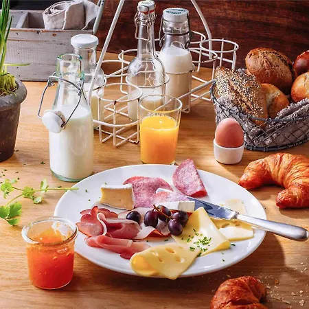 Ibis Muenchen Messe 3* フェルトキルヘン